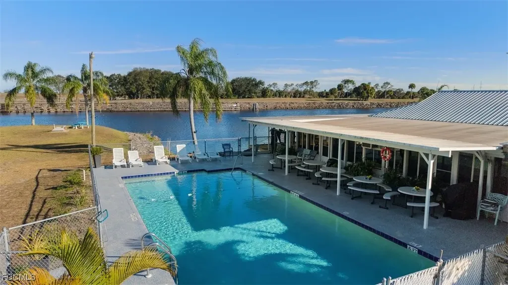 925 Yacht Club Way NW Moore Haven FL 33471