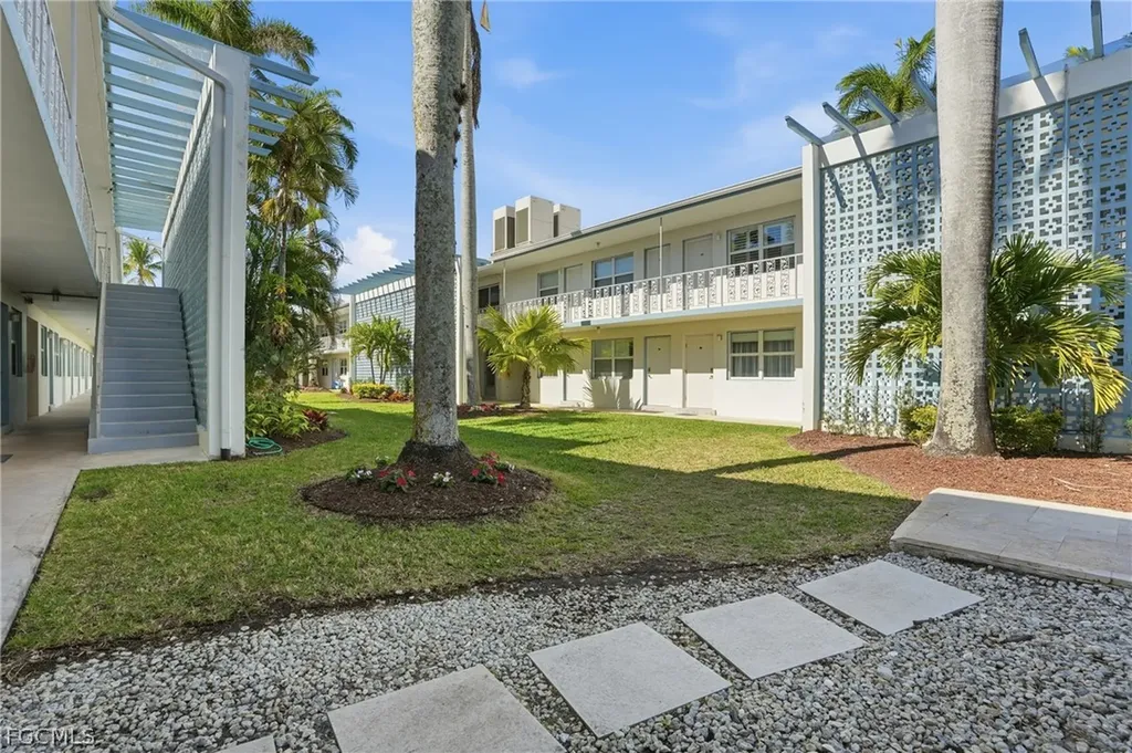 1295 Gulf Shore Boulevard S Naples FL 34102