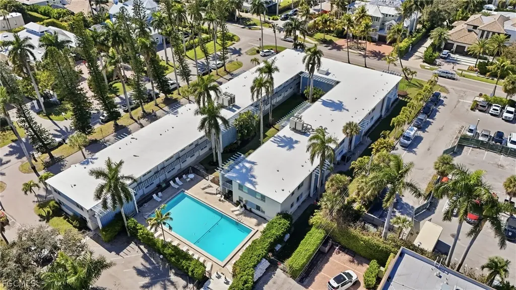 1295 Gulf Shore Boulevard S Naples FL 34102