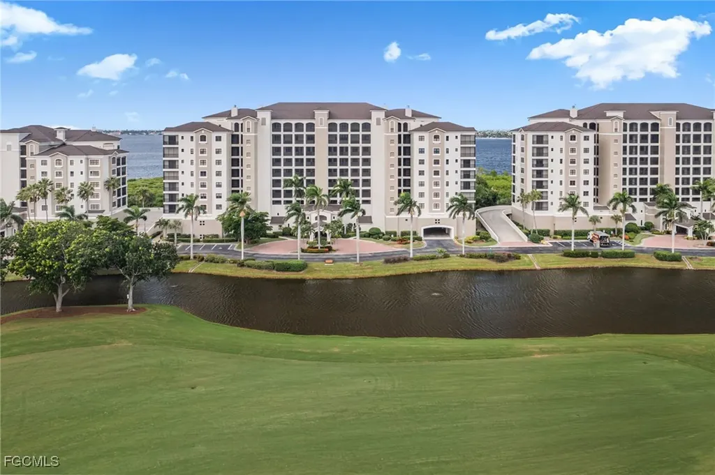 Fort Myers FL, 11620 Court Of Palms, Unit 105