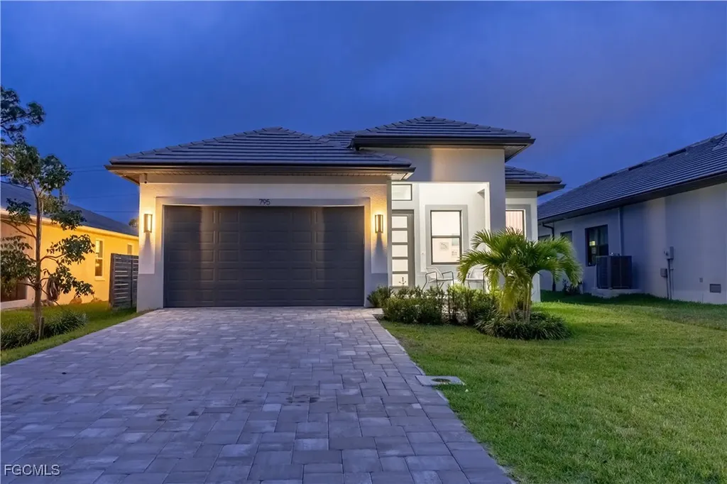 795 108th Avenue N Naples FL 34108