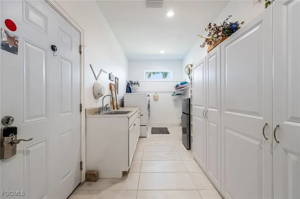 1309 NW 3rd Place Cape Coral FL 33993