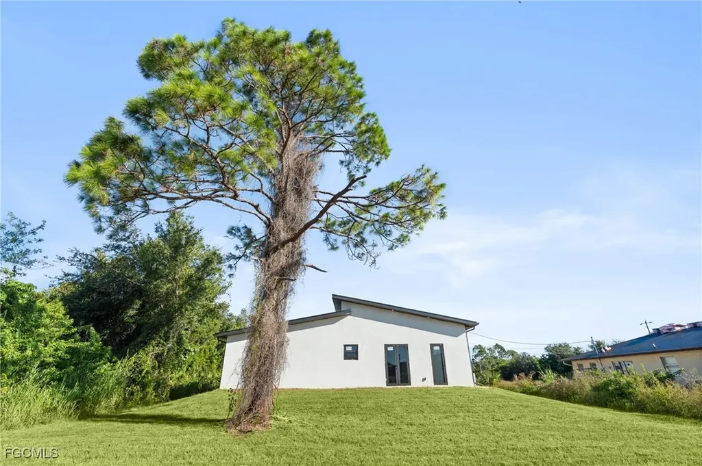 2603 3rd Street SW Lehigh Acres FL 33976