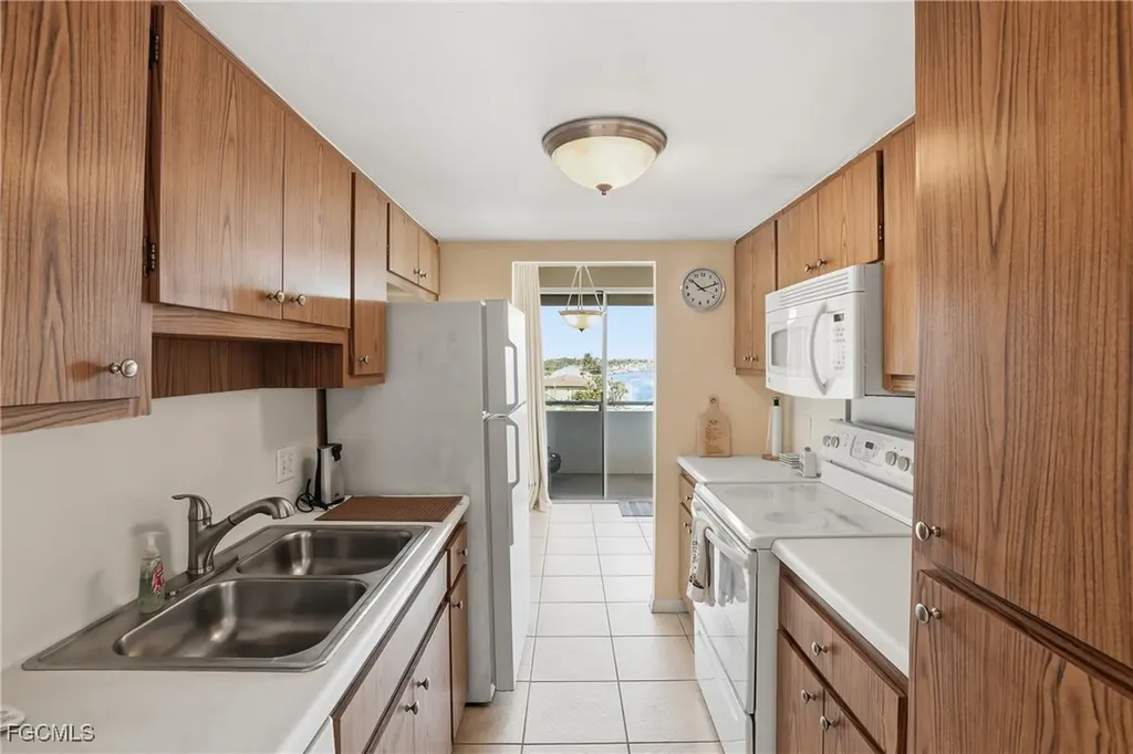 4803 Sunset Court Cape Coral FL 33904