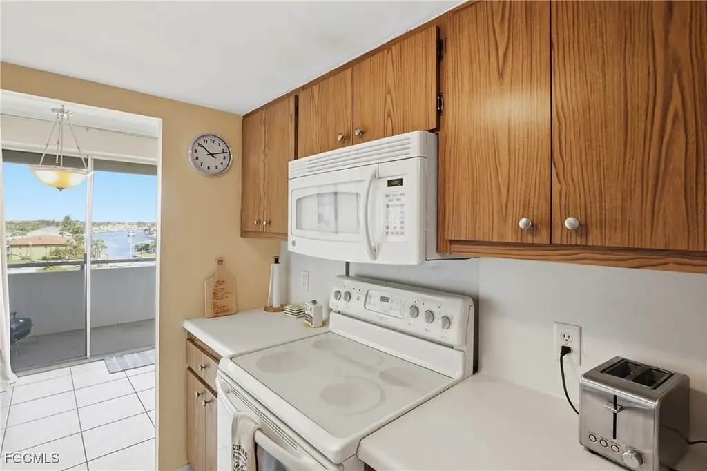 4803 Sunset Court Cape Coral FL 33904