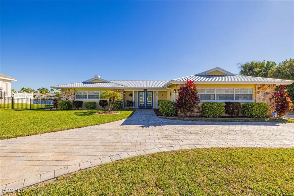 1755 SE 40th Terrace Cape Coral FL 33904