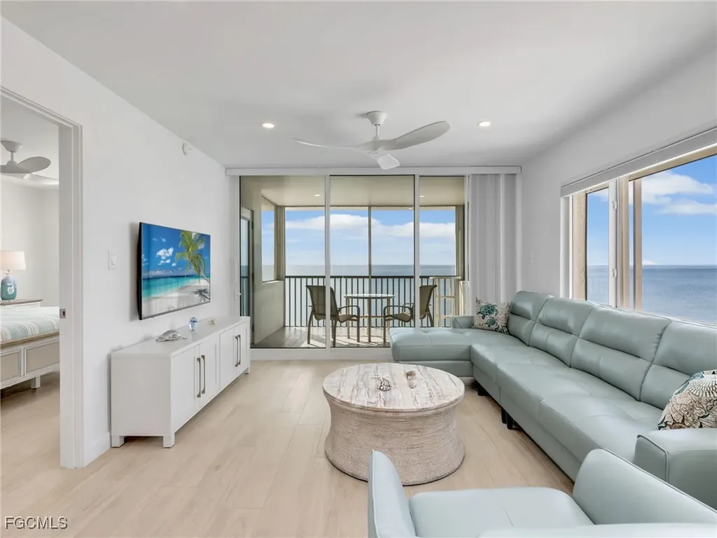 Bonita Springs FL, 26340 Hickory Boulevard, Unit 902