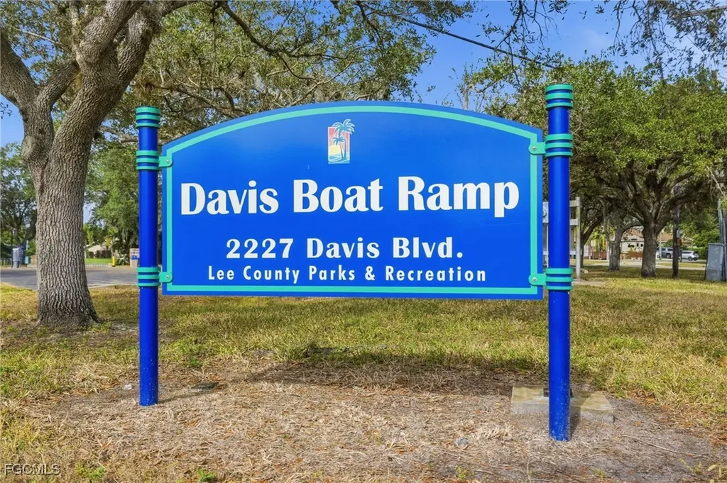 2114 Davis Boulevard Fort Myers FL 33905