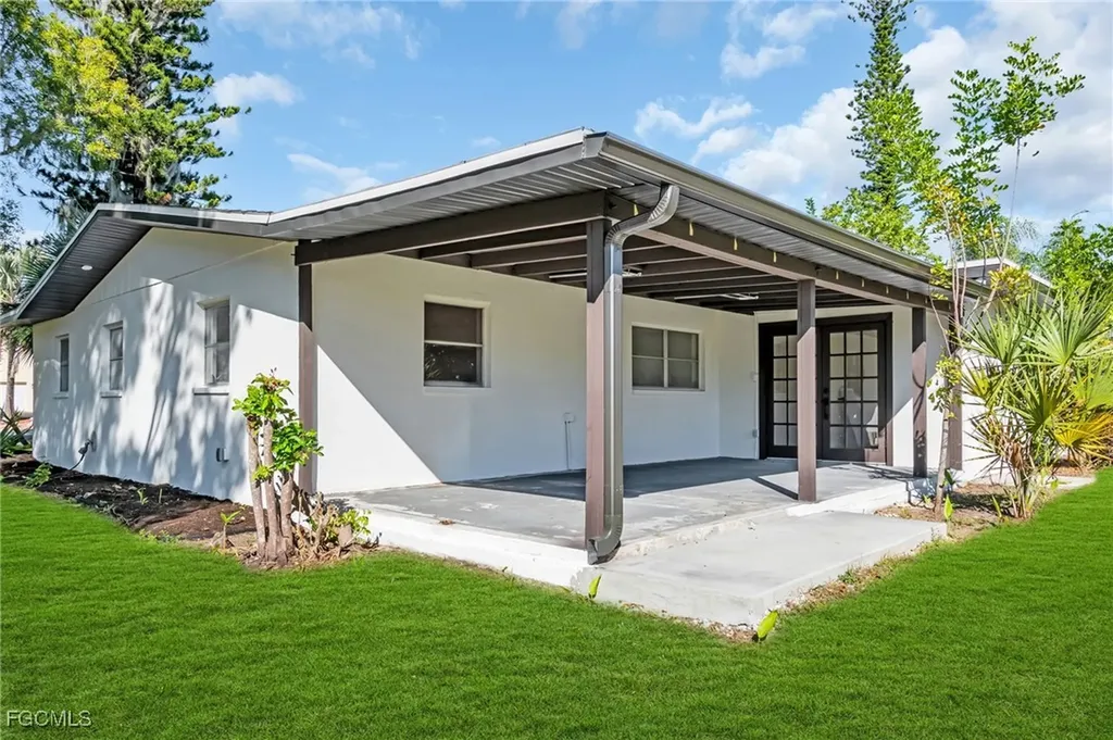 2114 Davis Boulevard Fort Myers FL 33905