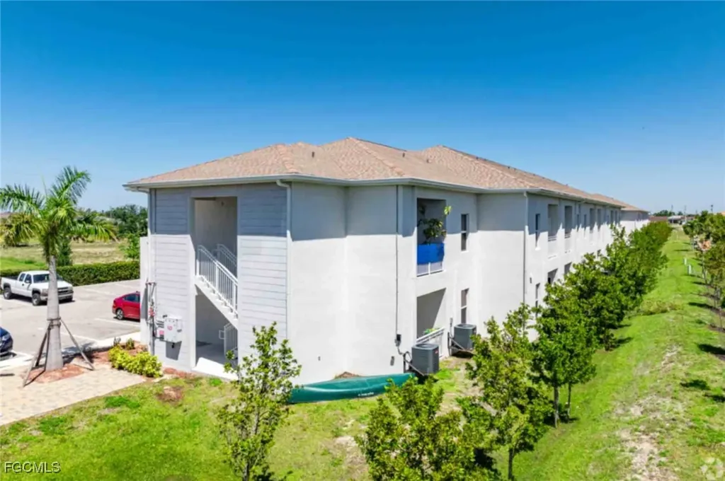 3303 SW 8th Place Cape Coral FL 33914