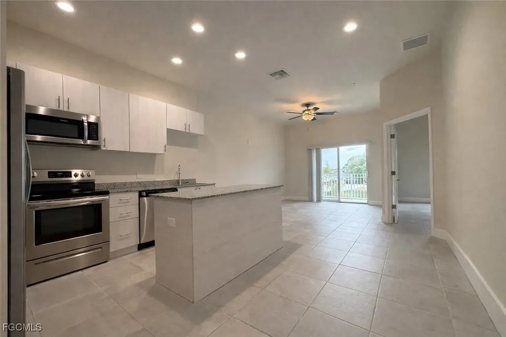 3303 SW 8th Place Cape Coral FL 33914