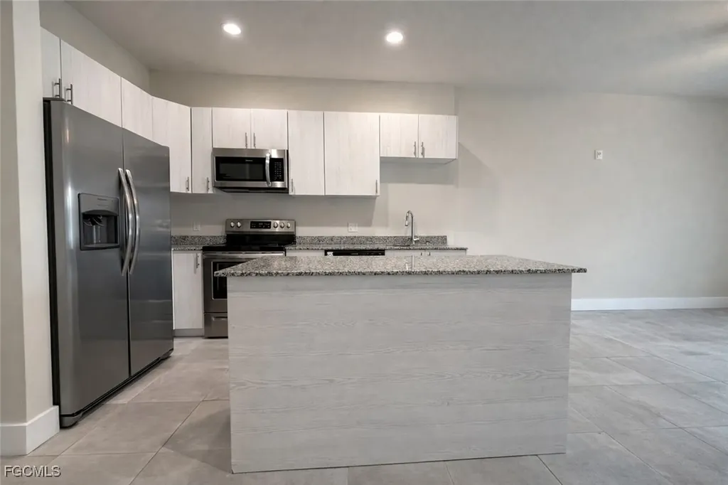 3303 SW 8th Place Cape Coral FL 33914