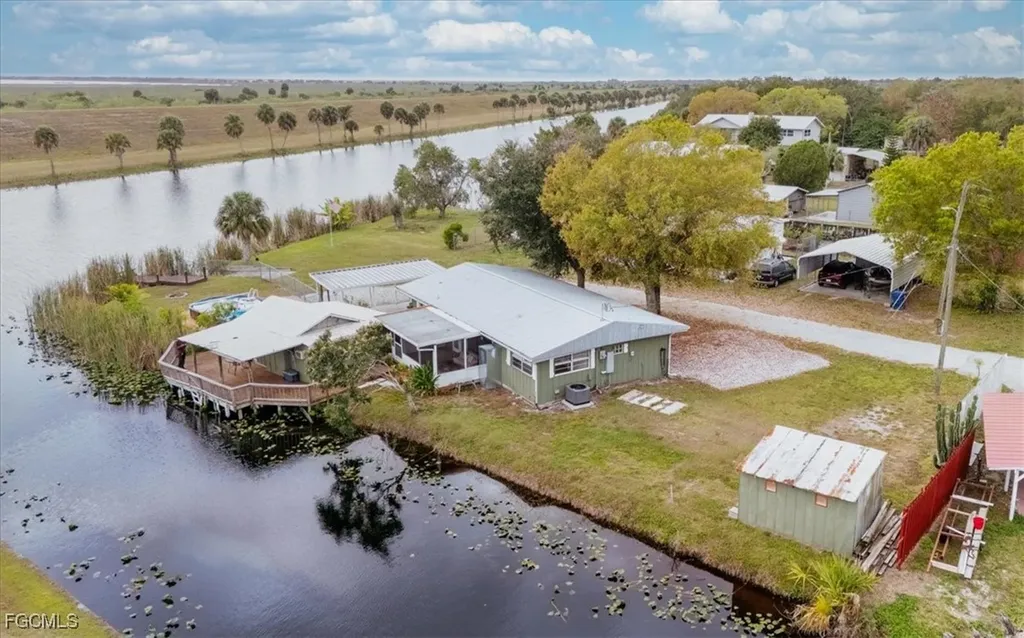1083 Sunset Strip Moore Haven FL 33479