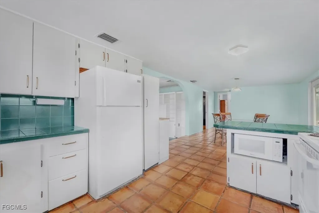 1083 Sunset Strip Moore Haven FL 33479