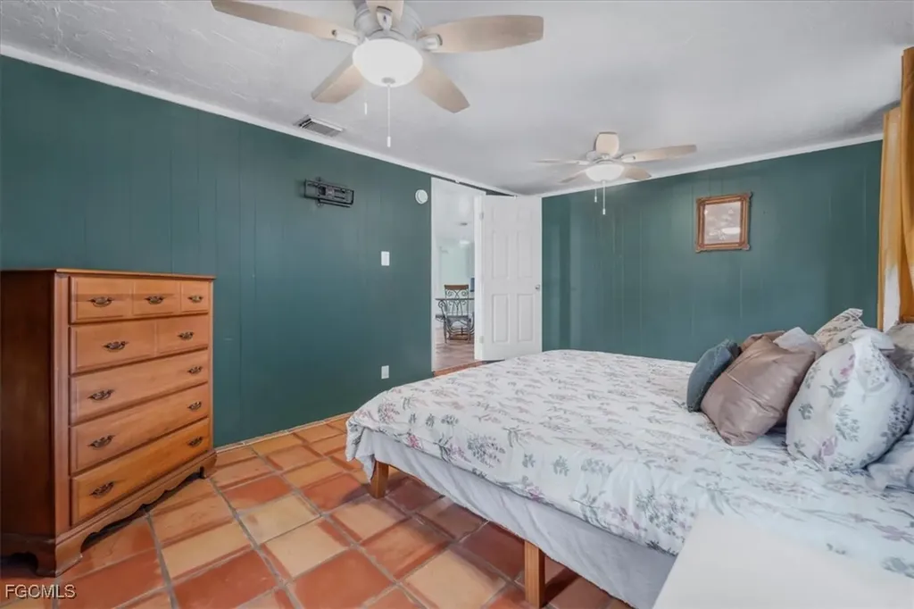 1083 Sunset Strip Moore Haven FL 33479