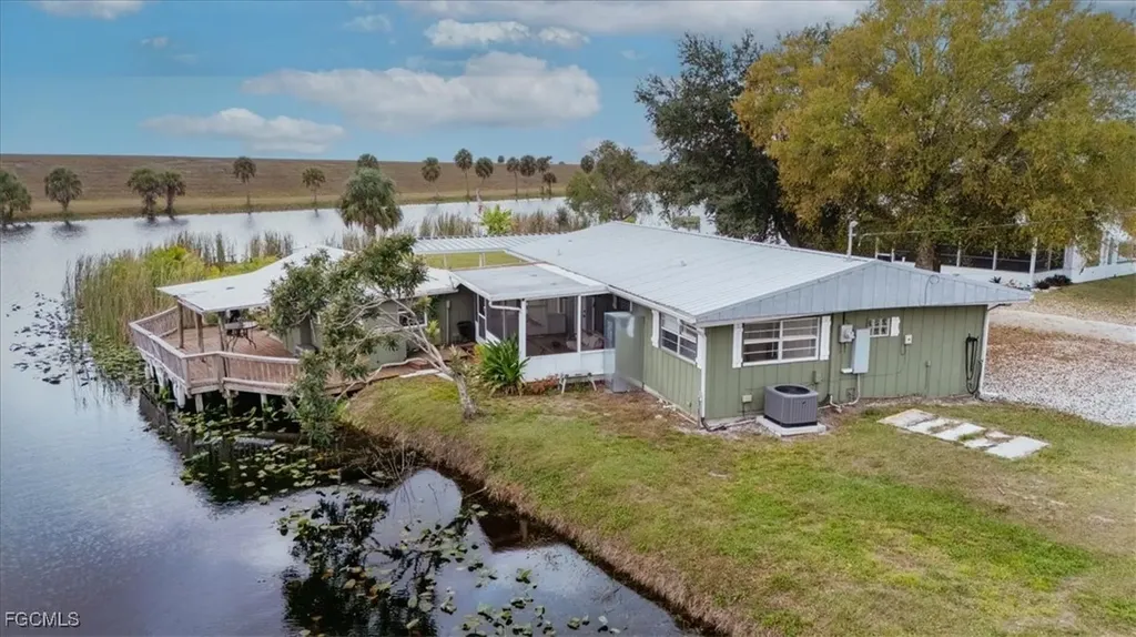 1083 Sunset Strip Moore Haven FL 33479