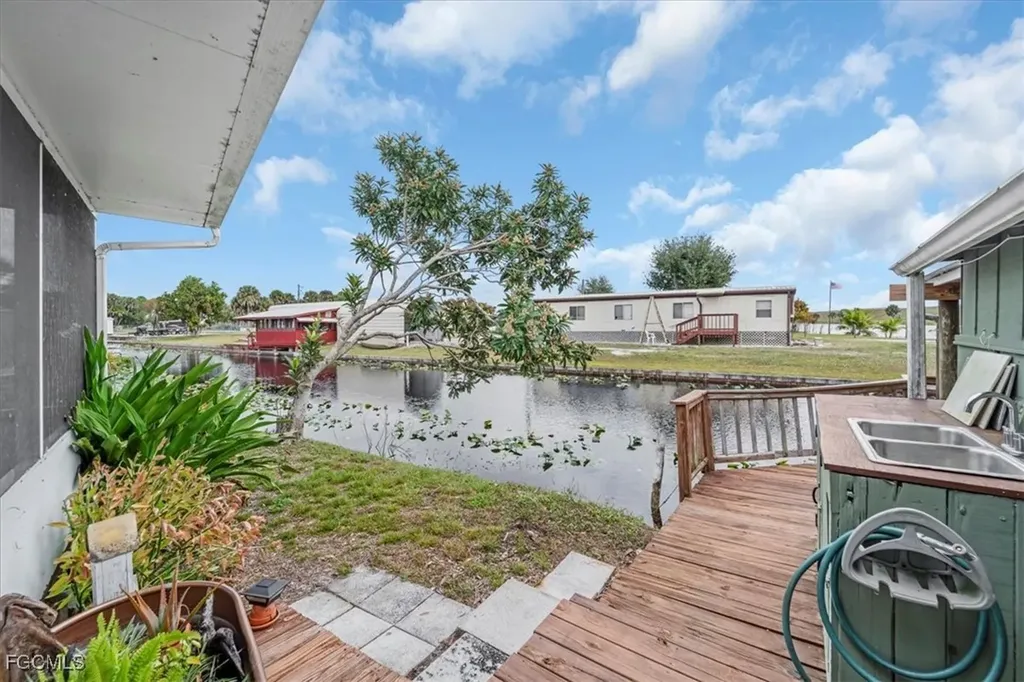 1083 Sunset Strip Moore Haven FL 33479