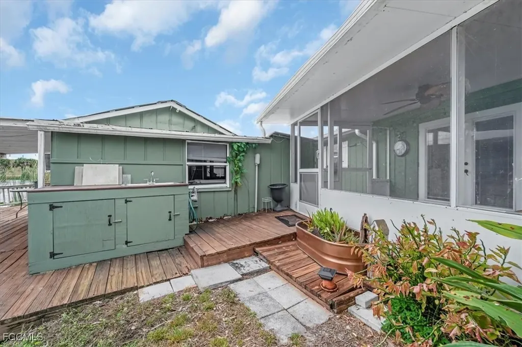 1083 Sunset Strip Moore Haven FL 33479