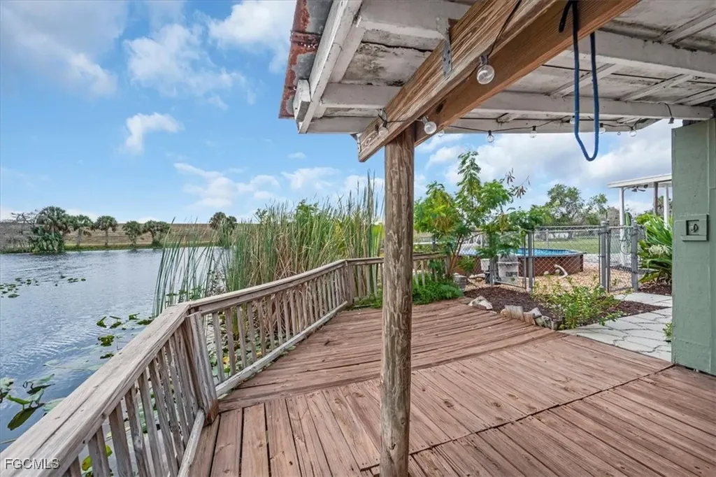 1083 Sunset Strip Moore Haven FL 33479