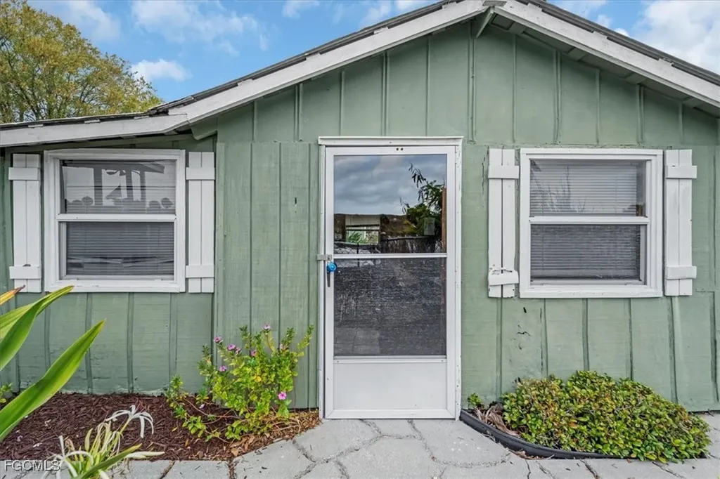 1083 Sunset Strip Moore Haven FL 33479
