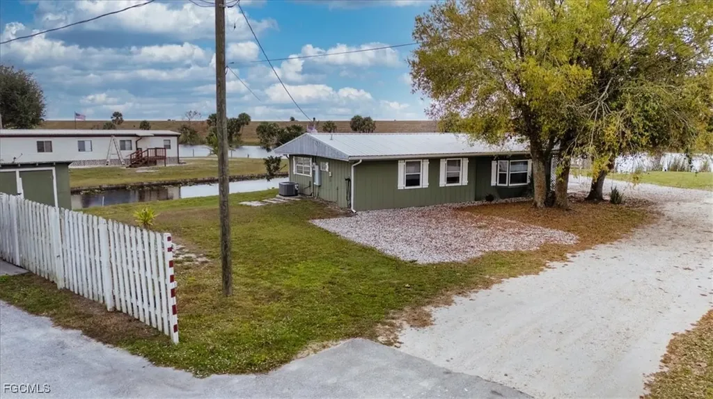 1083 Sunset Strip Moore Haven FL 33479