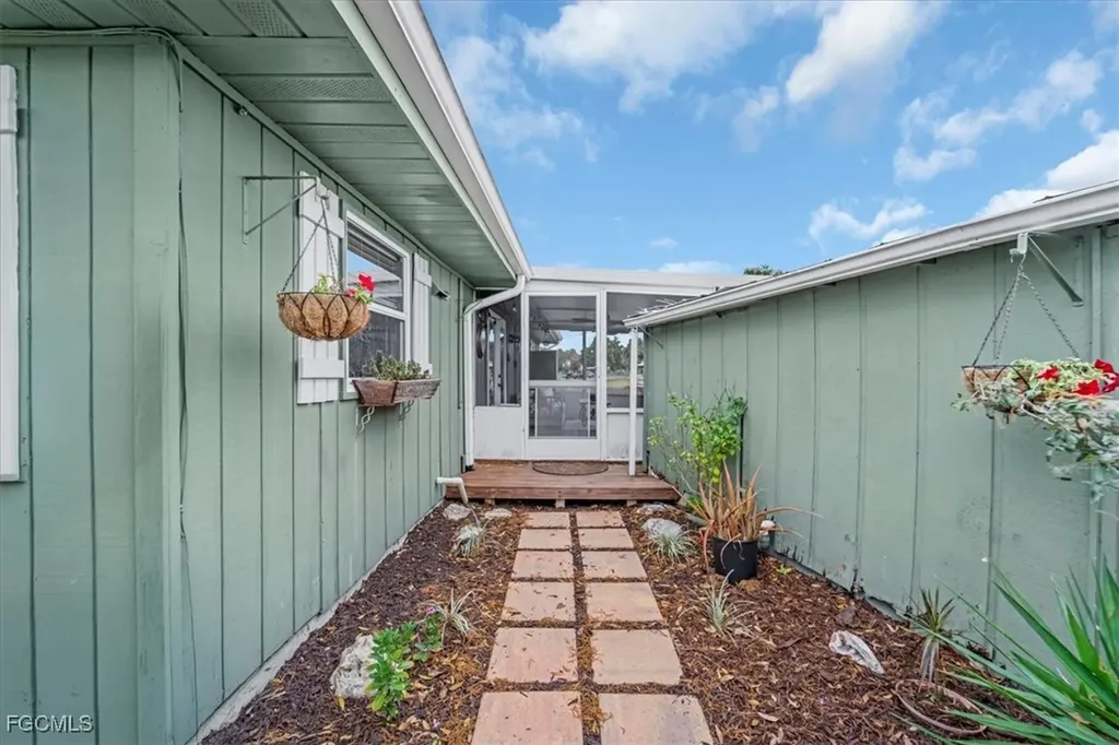 1083 Sunset Strip Moore Haven FL 33479