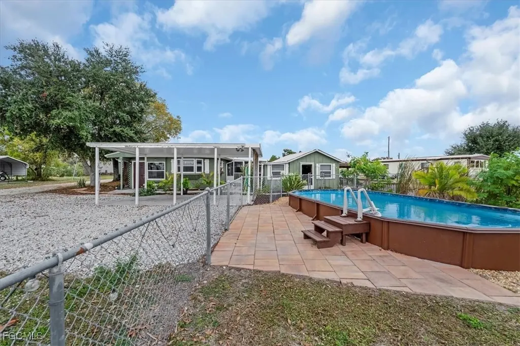 1083 Sunset Strip Moore Haven FL 33479