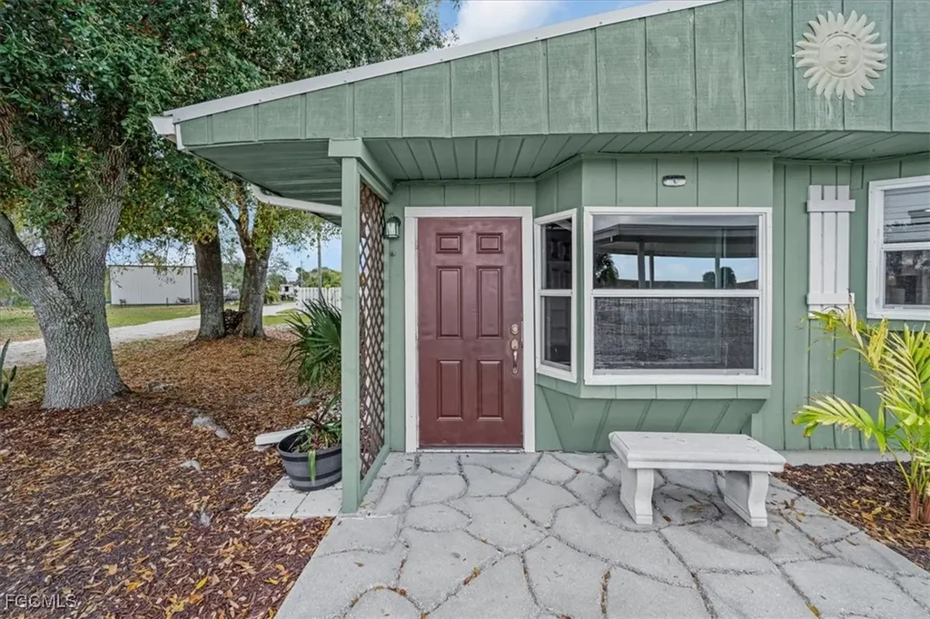 1083 Sunset Strip Moore Haven FL 33479