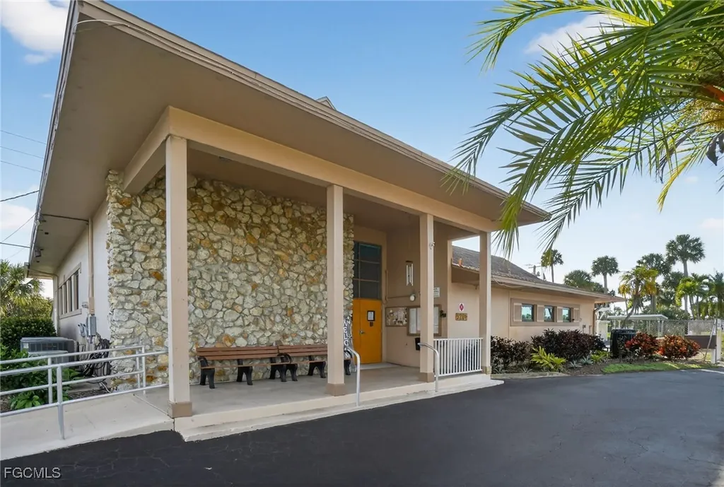 516 Menton Lane Naples FL 34112