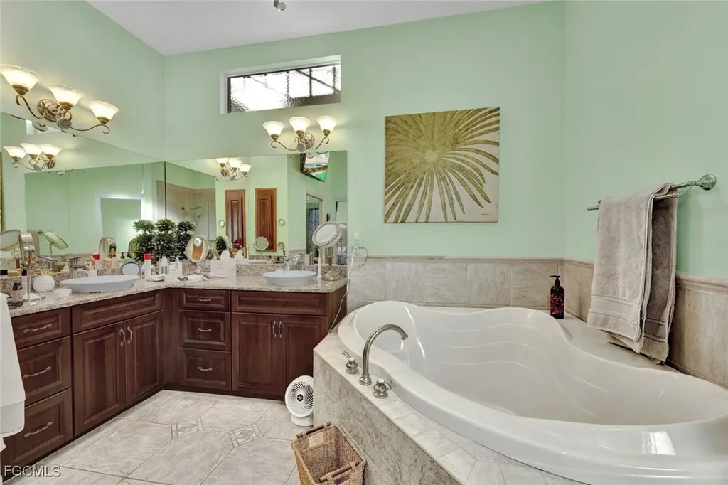 907 SW 51st Terrace Cape Coral FL 33914