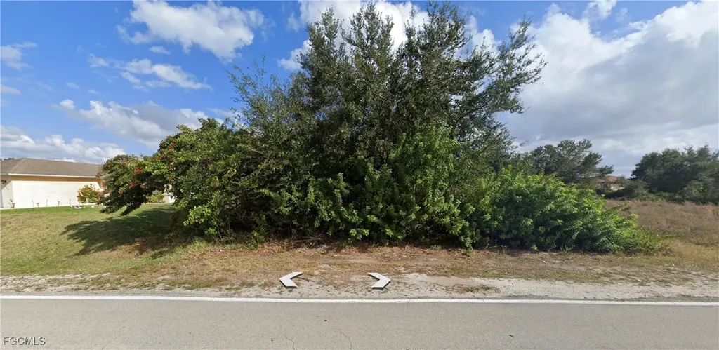 902 Sara Avenue N Lehigh Acres FL 33971