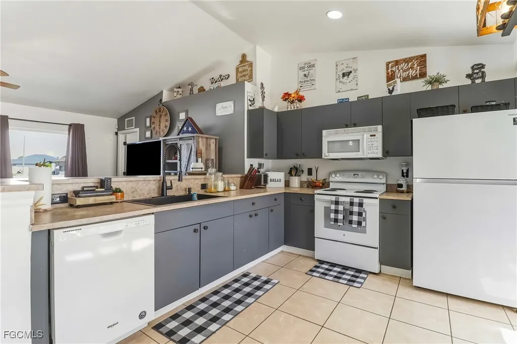 3910 23rd Street SW Lehigh Acres FL 33976