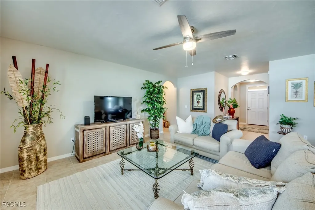 4518 SW 9th Avenue Cape Coral FL 33914