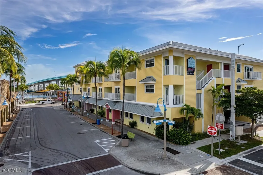 Fort Myers Beach FL, 450 Old San Carlos Boulevard, Unit 303