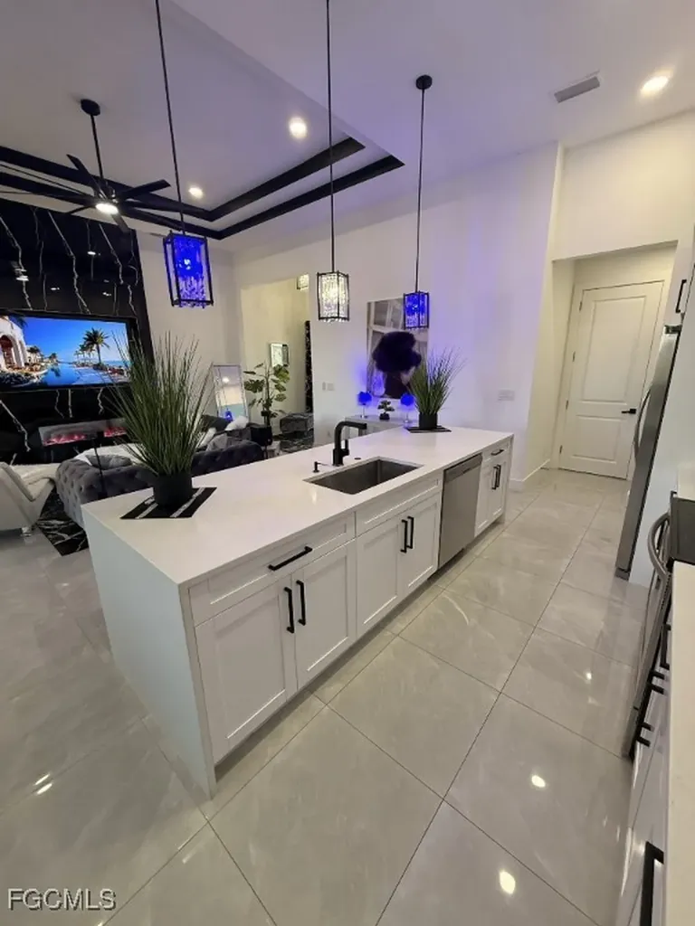 907 NE 13th Place Cape Coral FL 33909