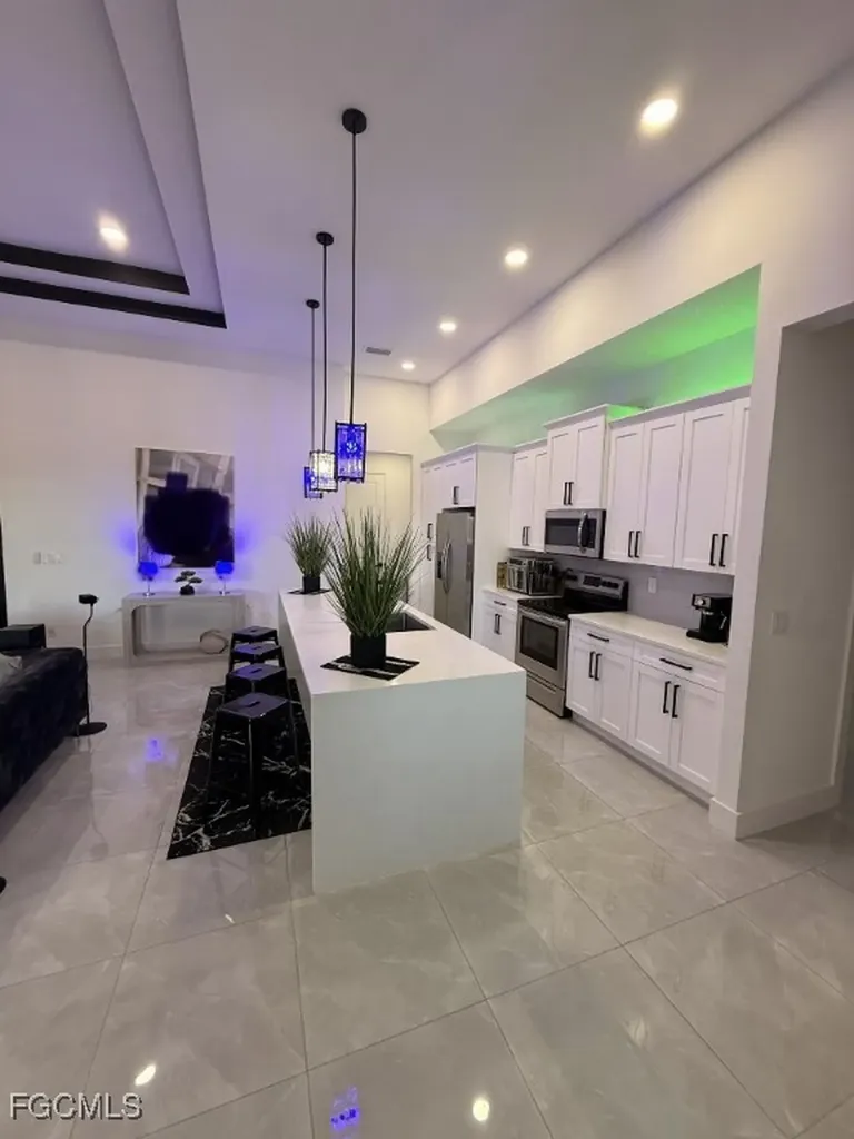907 NE 13th Place Cape Coral FL 33909