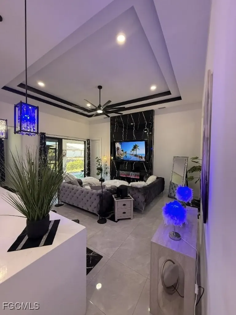 907 NE 13th Place Cape Coral FL 33909