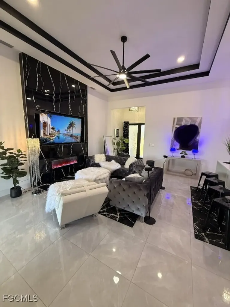 907 NE 13th Place Cape Coral FL 33909