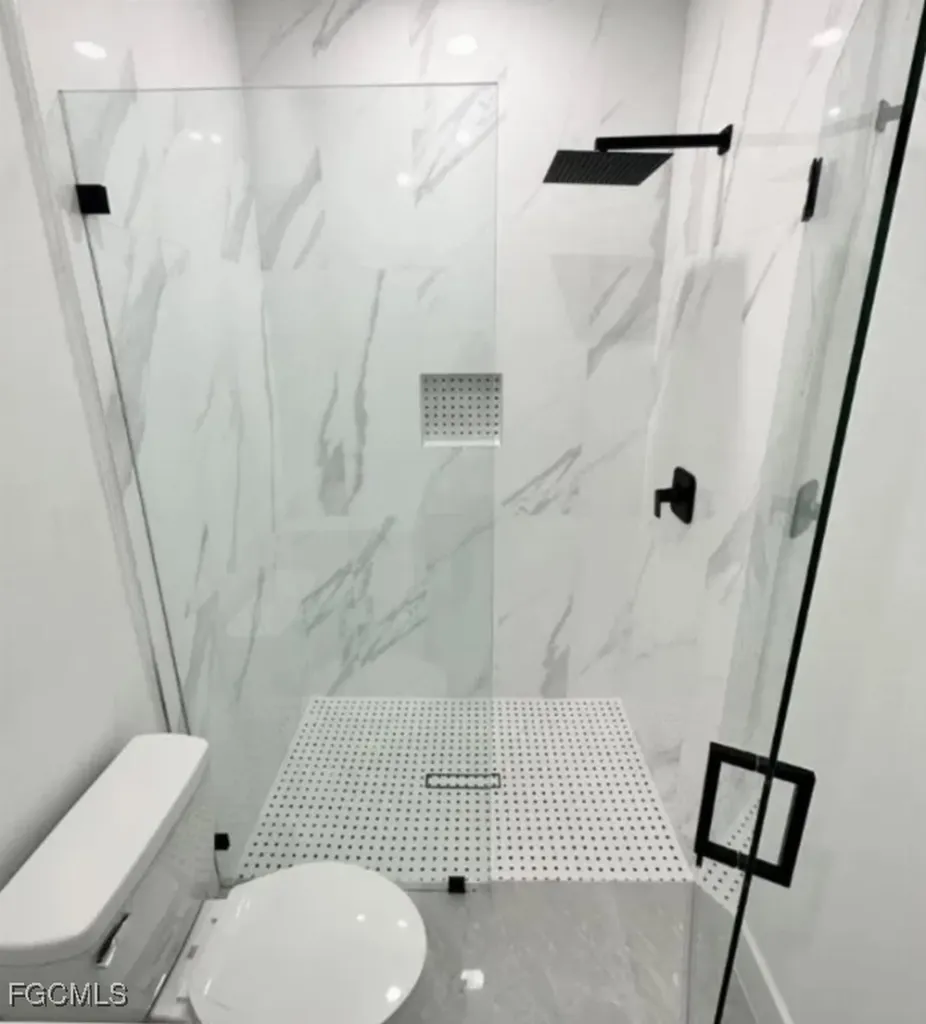 907 NE 13th Place Cape Coral FL 33909
