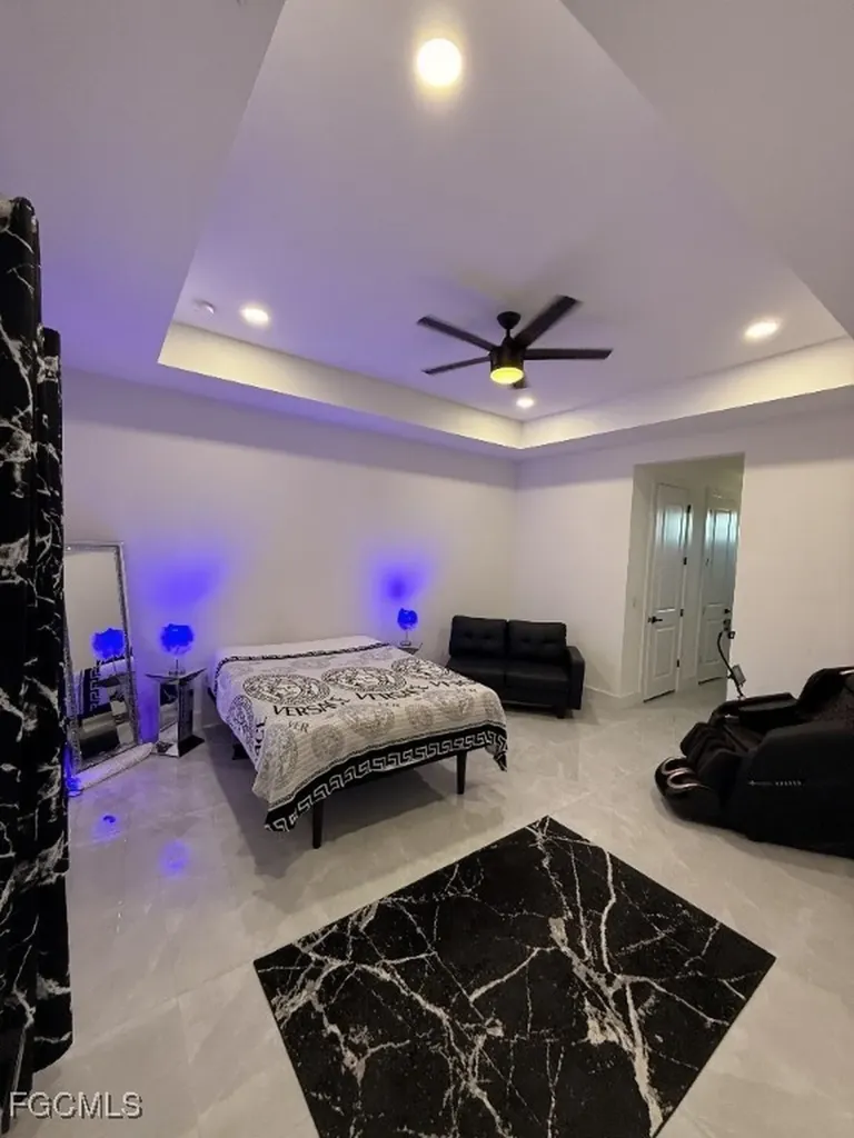 907 NE 13th Place Cape Coral FL 33909