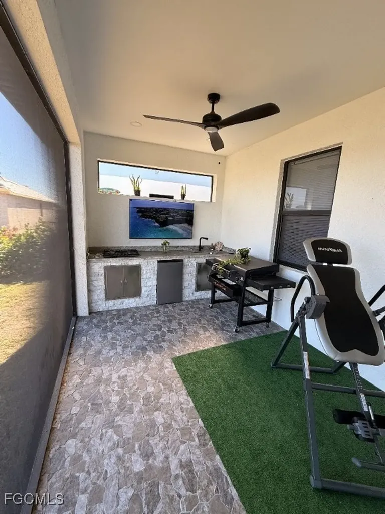 907 NE 13th Place Cape Coral FL 33909