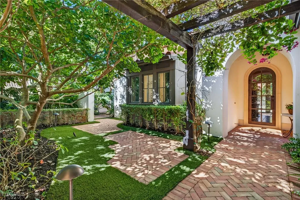 16469 Celebrita Court Naples FL 34110
