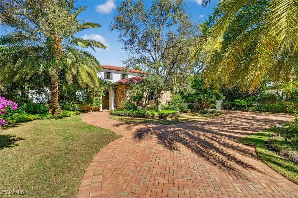 16469 Celebrita Court Naples FL 34110