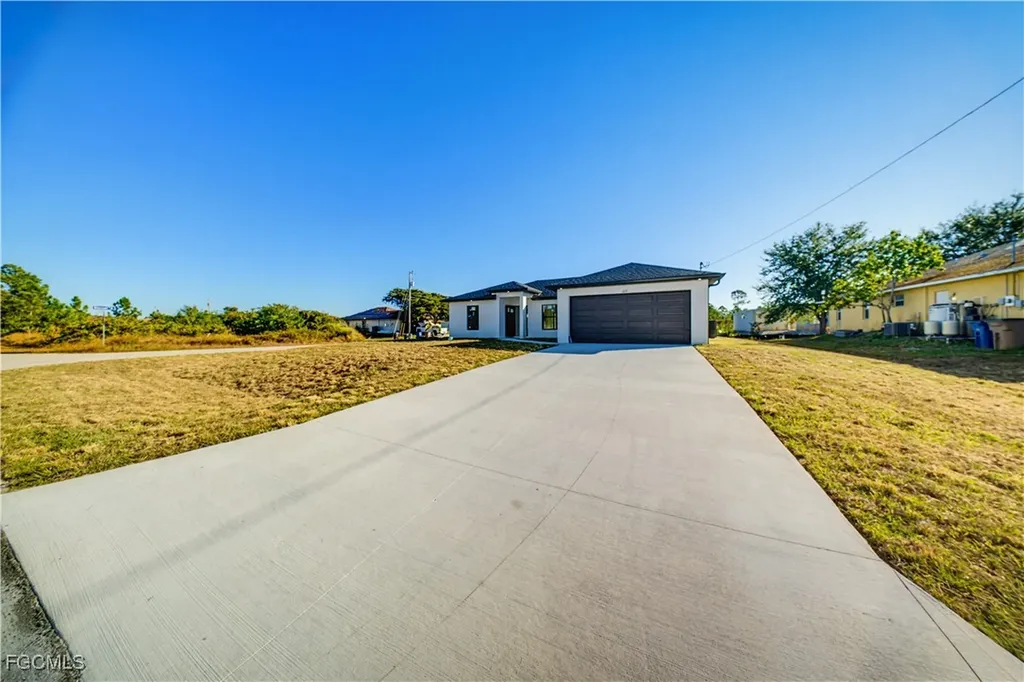 809 Anaconda Avenue S Lehigh Acres FL 33974