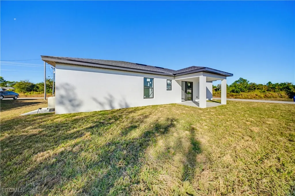 809 Anaconda Avenue S Lehigh Acres FL 33974