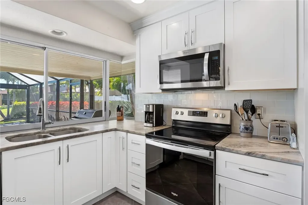 928 SW 52nd Street Cape Coral FL 33914