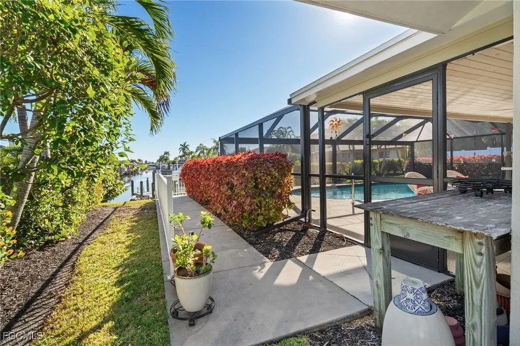 928 SW 52nd Street Cape Coral FL 33914