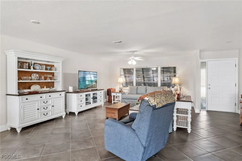 928 SW 52nd Street Cape Coral FL 33914