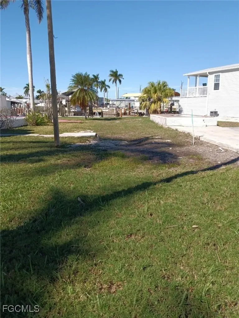2413 York Road Trailerhaven FL 33956