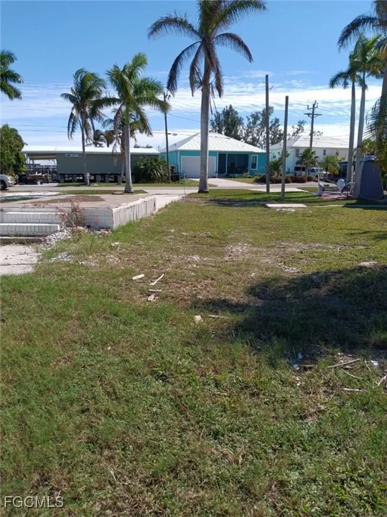 2413 York Road Trailerhaven FL 33956